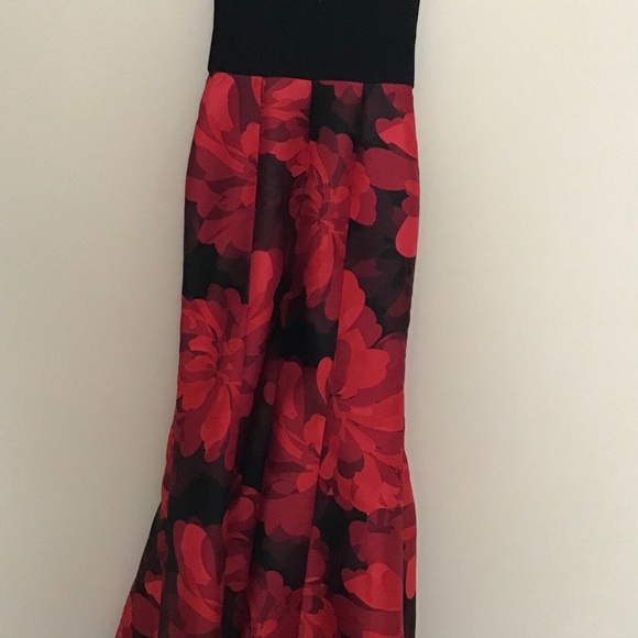 Elegant designer dress - Picture 3 of 4